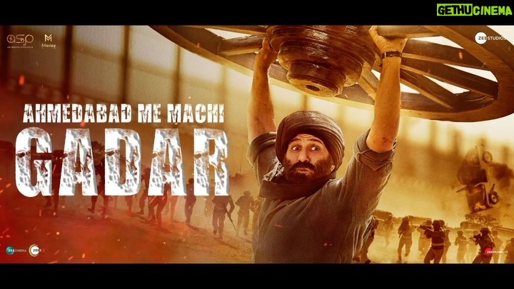 Sunny Deol Instagram - इस बेहतरीन मेहमान-नवाज़ी के लिए शुक्रिया,अहमदाबाद! 😍 आपने ग़दर 2 टीम को जो प्यार दिया, वह हम हमेशा याद रखेंगे। 🙏🏻✨ अभी बुक कीजिए अपने टिकिट्स (लिंक इन बायो) #Gadar2 आज से सिनेमा घरों में 🎞️ @zeestudiosofficial @gadarmovie_official @iamsunnydeol @ameeshapatel9 @iutkarsharma @anilsharma_dir @anilsharmaprod @shaktimaan6963 @mithoon11 @shabinakhanofficial @quadri.sayeed @simratkaur_16 @manishwadhwa.in @hellomontysharma @mrgravitas @zeemusiccompany @zee5 @zeecinema @zee5global @swarrnim_uni @nexusahmedabad_one