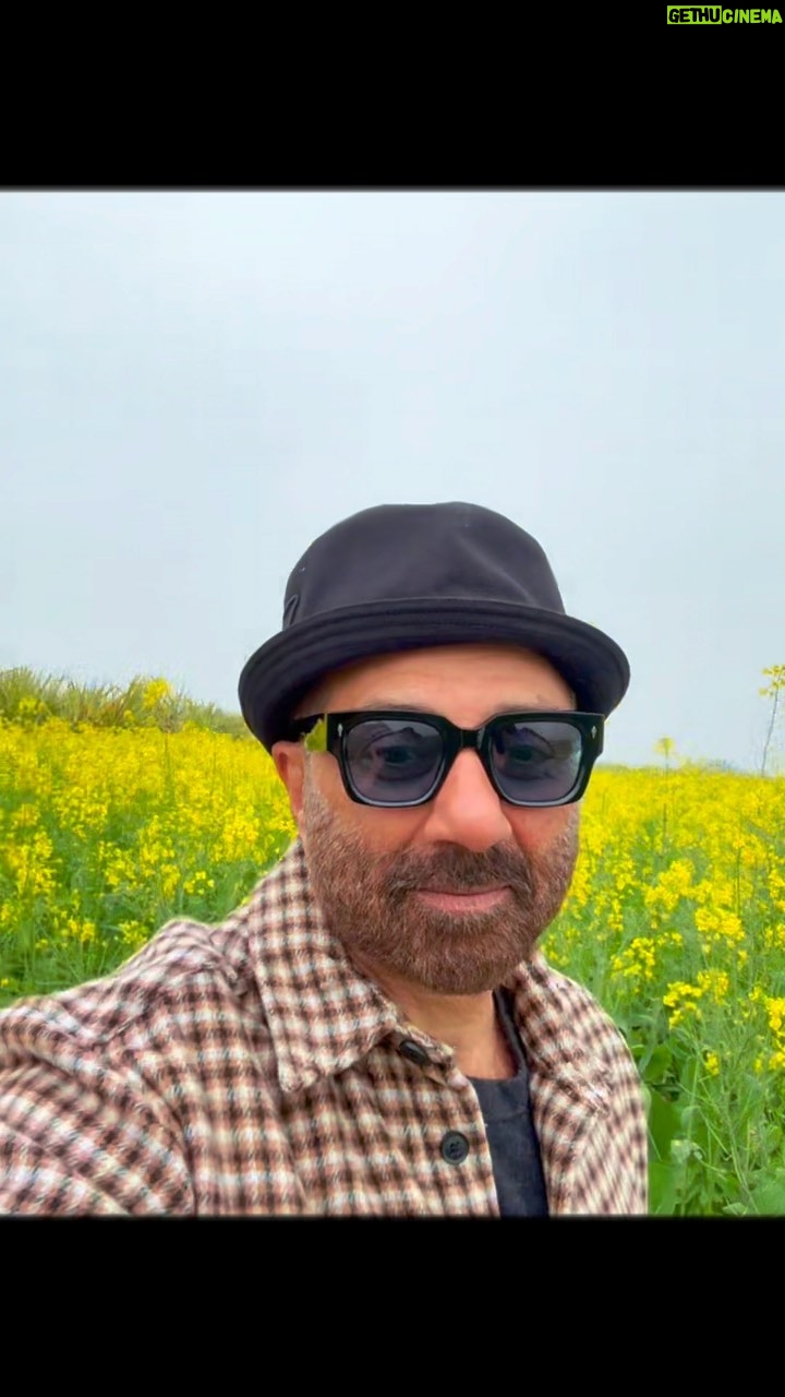 Sunny Deol Instagram - Work Mode On! #2024 At Shoot ❤️❤️ #reelsinstagram #shootdiaries #explore #reelsindia