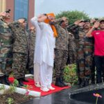 Sunny Deol Instagram - Happy Independence Day to my fellow citizens! 🇮🇳🇮🇳🇮🇳 Love your nation and your family 🤗🤗 #HappyIndependenceDay #India #HindustanZindabad #MeraBharatMahaan #JaiHind