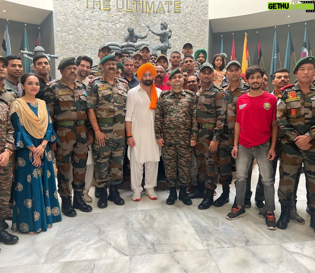 Sunny Deol - 365.5K Likes - Happy Independence Day to my fellow citizens! 🇮🇳🇮🇳🇮🇳
Love your nation and your family 🤗🤗
#HappyIndependenceDay #India #HindustanZindabad #MeraBharatMahaan #JaiHind