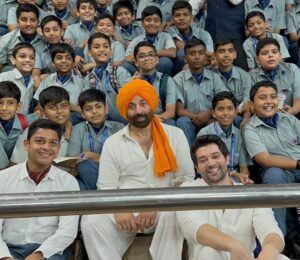 Sunny Deol Instagram - Happy Independence Day to my fellow citizens! 🇮🇳🇮🇳🇮🇳

Love your nation and your family 🤗🤗

#HappyIndependenceDay #India #HindustanZindabad #MeraBharatMahaan #JaiHind