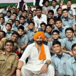 Sunny Deol Instagram - Happy Independence Day to my fellow citizens! 🇮🇳🇮🇳🇮🇳 Love your nation and your family 🤗🤗 #HappyIndependenceDay #India #HindustanZindabad #MeraBharatMahaan #JaiHind