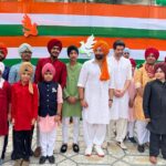 Sunny Deol Instagram - Happy Independence Day to my fellow citizens! 🇮🇳🇮🇳🇮🇳 Love your nation and your family 🤗🤗 #HappyIndependenceDay #India #HindustanZindabad #MeraBharatMahaan #JaiHind