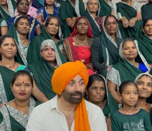 Sunny Deol Instagram - Happy Independence Day to my fellow citizens! 🇮🇳🇮🇳🇮🇳

Love your nation and your family 🤗🤗

#HappyIndependenceDay #India #HindustanZindabad #MeraBharatMahaan #JaiHind