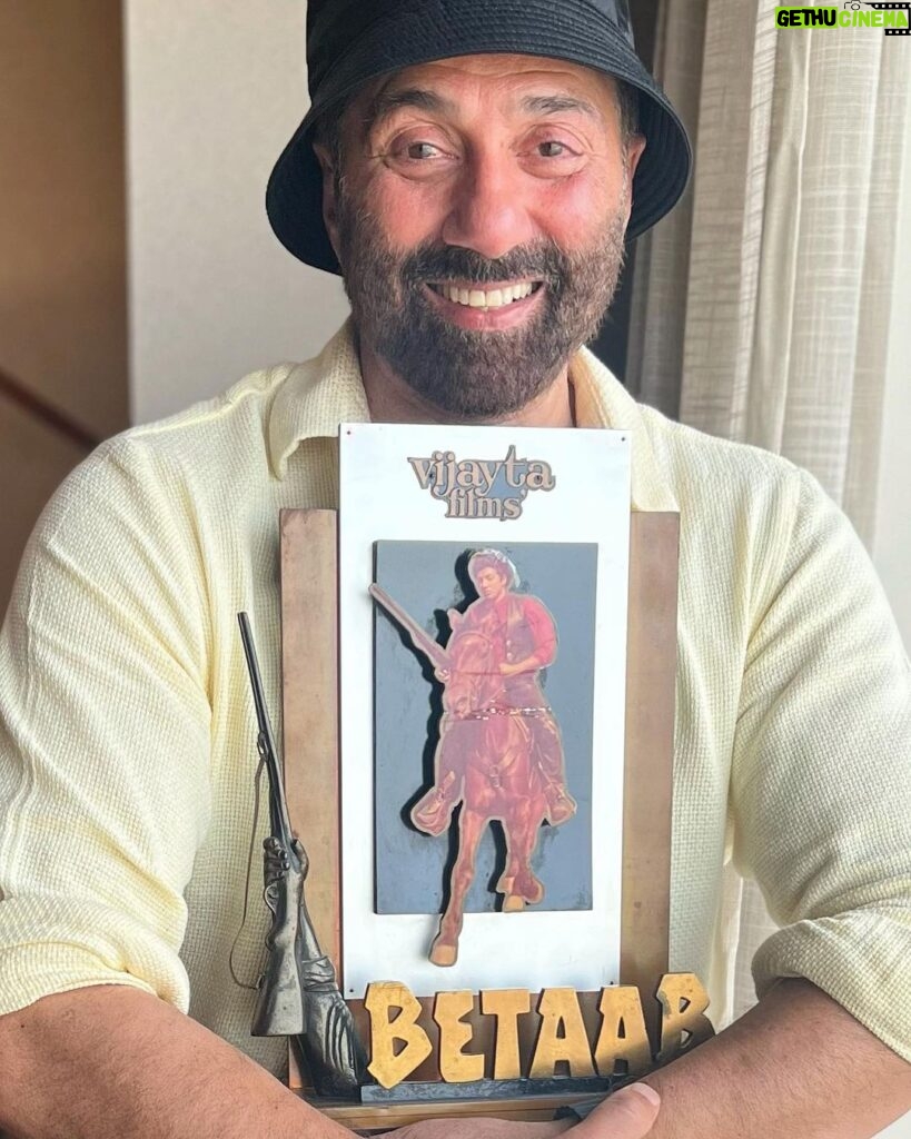 Sunny Deol Instagram - Celebrating 40 years of my Golden Jubliee Debut film Betaab and 40 years in the Indian Film Industry. Love you all