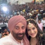Sunny Deol Instagram - Dear Jaipur #TaraSingh and #SunnyDeol are both humbled by your immense love you all have shown to Tara and Sakeena . Hoping to see you all soon. Hindustan Zindabad! Jaipur, Rajasthan