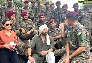 Sunny Deol Instagram - Spent a beautiful afternoon with My Airforce Family ❤️❤️❤️❤️❤️❤️