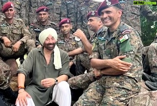 Sunny Deol Instagram - Spent a beautiful afternoon with My Airforce Family ❤️❤️❤️❤️❤️❤️