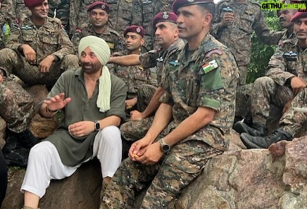 Sunny Deol Instagram - Spent a beautiful afternoon with My Airforce Family ❤️❤️❤️❤️❤️❤️