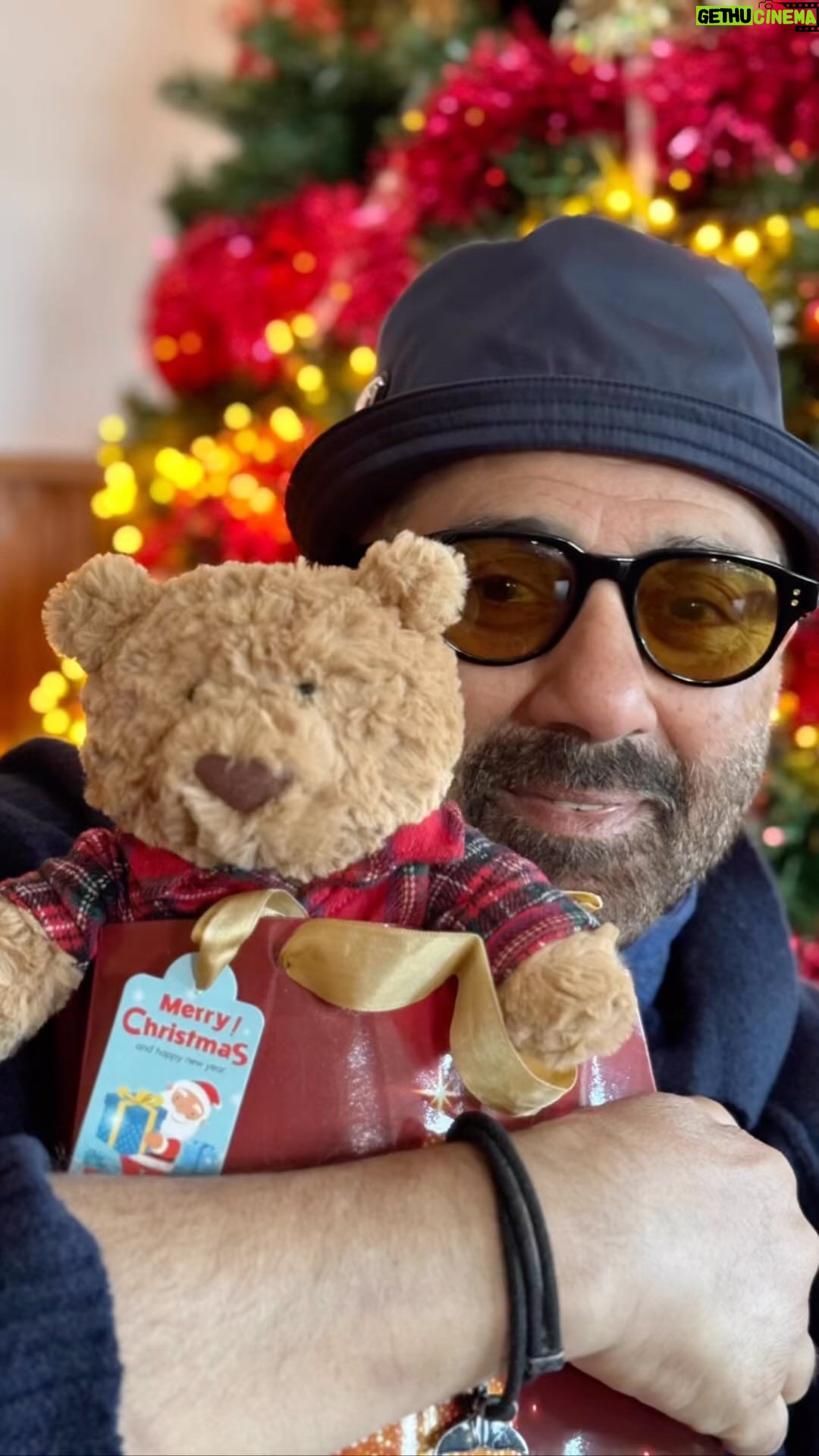 Sunny Deol Instagram - Merry Xmas ❤️❤️❤️❤️❤️