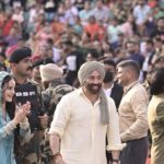 Sunny Deol Instagram - Was honoured to witness the Retreat ceremony at the Attari Border with the illustrious @bsf_punjab_frontier @bsf_india . Loved the energy & the fervour with which the atmosphere was filled with emphatic chants of #hindustanzindabad Thank you all. Jai Hind! Attari Wagah Indo-Pak Border India Side, Amritsar
