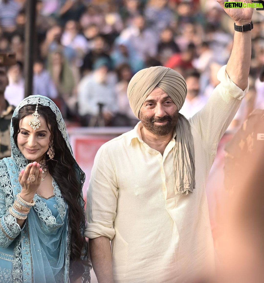 Sunny Deol Instagram - Was honoured to witness the Retreat ceremony at the Attari Border with the illustrious @bsf_punjab_frontier @bsf_india . Loved the energy & the fervour with which the atmosphere was filled with emphatic chants of #hindustanzindabad Thank you all. Jai Hind! Attari Wagah Indo-Pak Border India Side, Amritsar