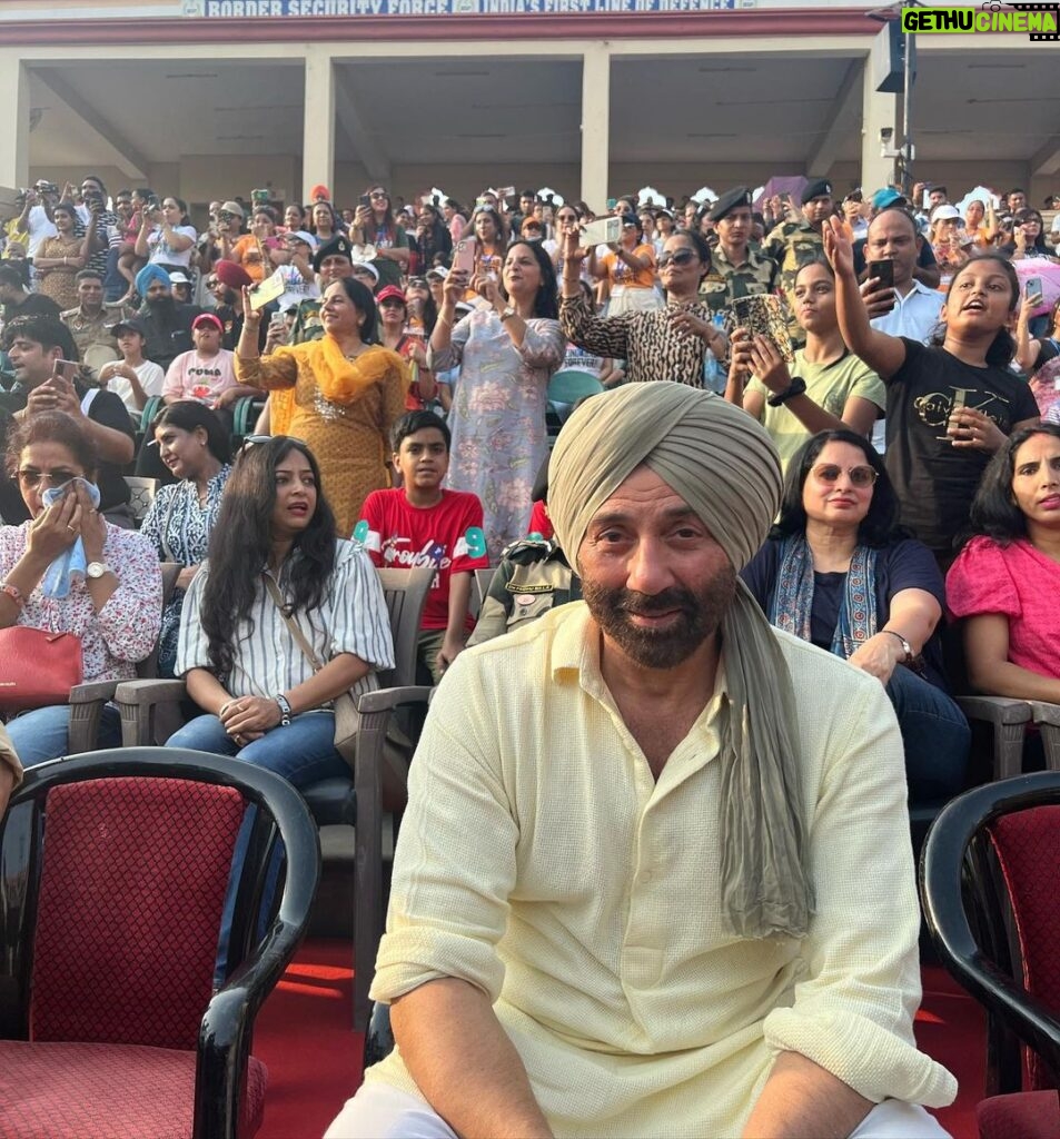 Sunny Deol Instagram - Was honoured to witness the Retreat ceremony at the Attari Border with the illustrious @bsf_punjab_frontier @bsf_india . Loved the energy & the fervour with which the atmosphere was filled with emphatic chants of #hindustanzindabad Thank you all. Jai Hind! Attari Wagah Indo-Pak Border India Side, Amritsar