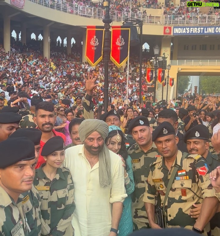 Sunny Deol Instagram - Was honoured to witness the Retreat ceremony at the Attari Border with the illustrious @bsf_punjab_frontier @bsf_india . Loved the energy & the fervour with which the atmosphere was filled with emphatic chants of #hindustanzindabad Thank you all. Jai Hind! Attari Wagah Indo-Pak Border India Side, Amritsar