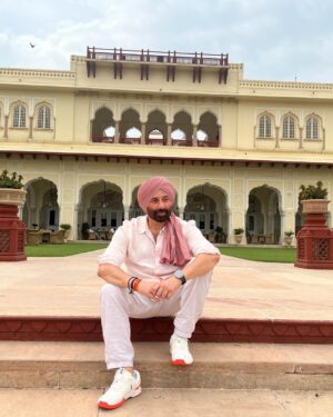 Sunny Deol Instagram - Visiting the lovely pink city #Jaipur for #Gadar2 Promotions