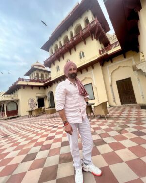 Sunny Deol Instagram - Visiting the lovely pink city #Jaipur for #Gadar2 Promotions