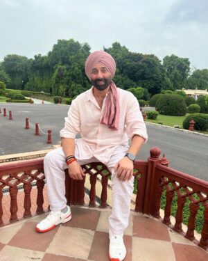 Sunny Deol Instagram - Visiting the lovely pink city #Jaipur for #Gadar2 Promotions