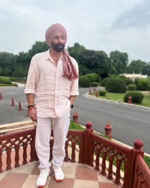 Sunny Deol Instagram - Visiting the lovely pink city #Jaipur for #Gadar2 Promotions