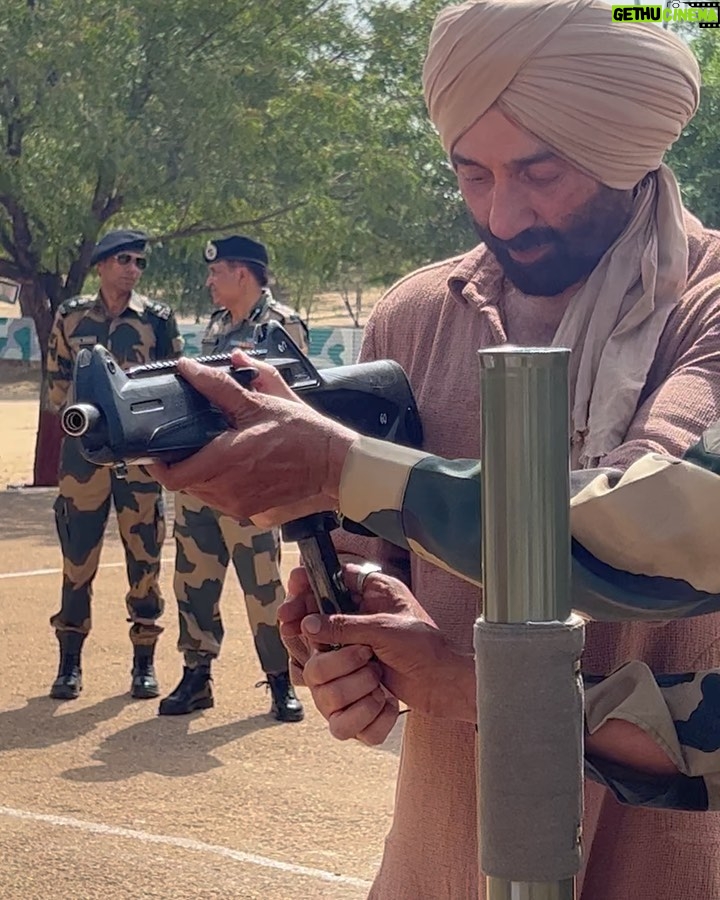 Sunny Deol - 429.3K Likes - Started the Promotion of #Gadar2 with my friends at Border Security Forces, Longewala Rajasthan.
Remembering Brigadier Kuldeep Singh Chandpuri and all the brave martyrs who fought the Battle of Longewala and wrote History.
It’s always an overwhelming feeling to be at such a historic place with our bravehearts and share the love.
Thank You @bsf_india
Jai Hind!