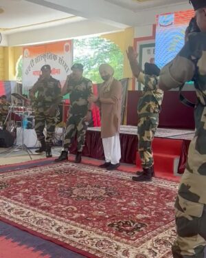 Sunny Deol Instagram - Started the Promotion of #Gadar2 with my friends at Border Security Forces, Longewala Rajasthan. 

Remembering Brigadier Kuldeep Singh Chandpuri and all the brave martyrs who fought the Battle of Longewala and wrote History.

It’s always an overwhelming feeling to be at such a historic place with our bravehearts and share the love. 
Thank You @bsf_india 
Jai Hind!