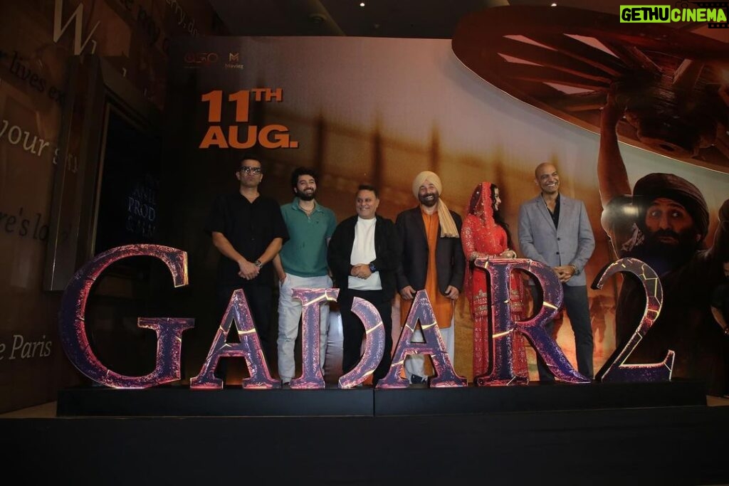 Sunny Deol Instagram - Memorable moments from #Gadar2Trailer Launch How did you like the trailer , comment your favourite moments. Thank you all for your love to #TaraSingh , see you in cinemas on 11th August