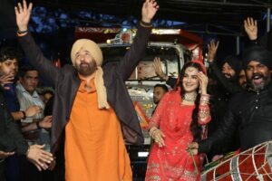 Sunny Deol Instagram - Memorable moments from #Gadar2Trailer Launch 

How did you like the trailer , comment your favourite moments.

Thank you all for your love to #TaraSingh , see you in cinemas on 11th August
