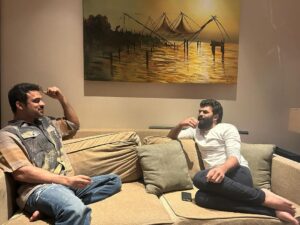 Sunny Wayne Instagram - Post Birthday Picture 🫂
@tovinothomas 
@viniviswalal 📸