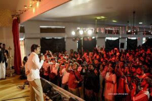 Sunny Wayne Instagram - “Kasargold Movie promotion at Aluva College”. Thanks for the Yummy Bday cake Bharata Mata School of Legal Studies (BSOLS) students.. ❤️. Also thanks to everyone who made my day with their lovely wishes.. ✌️