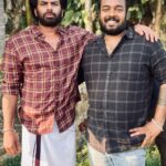 Sunny Wayne Instagram - Sreekuttan… @sunnywayn ❤️❤️😍😍…. of #perilloorpremierleague was having a good communication with him at the set of #ppl was really friendly and comfortable… he surprised with his skills when watching him through my viewfinder😍… beautiful actor… Thnkx for ur support my dear brother sunnycha…❤️❤️❤️😍😍😍 #PerilloorPremierLeague #HotstarSpecials #DisneyPlusHotstar #Malayalam #WebSeries #DisneyPlusHotstarMalayalam #Kerala #OriginalSeries #NikhilaVimal #SunnyWayne #Vijayaraghavan #Ashokan #AjuVarghese #NowStreaming #insta #cinematography Kochi, India