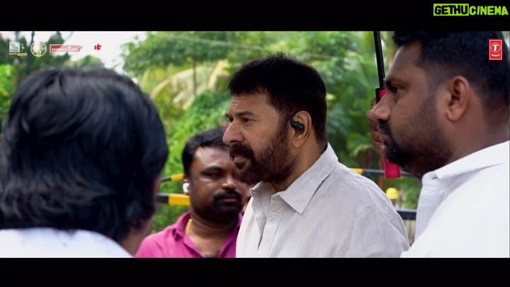 Sunny Wayne Instagram - Thank you mammookka..❤️ #Vela #SuccessCelebration #VelaMovie #ShaneNigam #SunnyWayne #GeorgeS #SamCS #SyamSasi #MSajas #CynCylCelluloid #BadushaProductions #SamadTruth #TruthGlobalFilms #WayfarerFilms