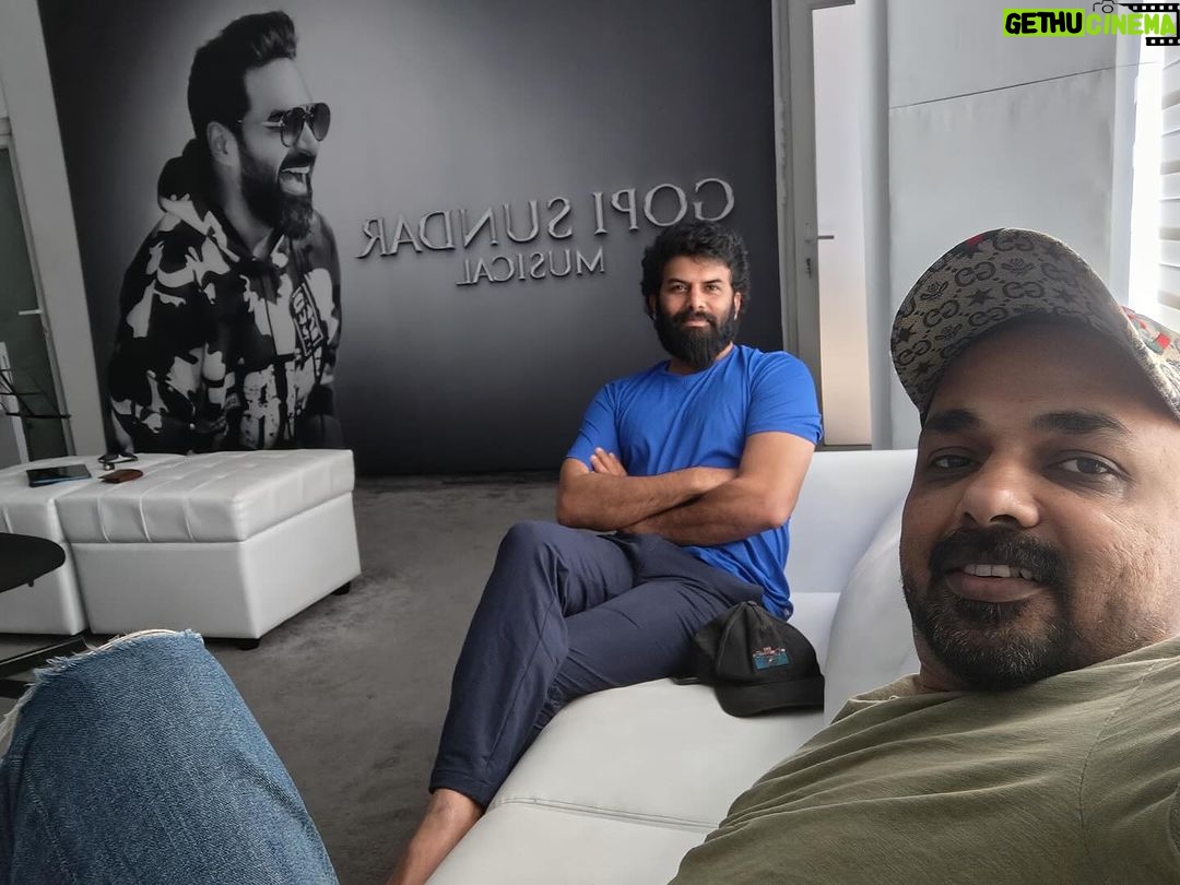 Sunny Wayne Instagram - Perumani Score Loading… @maju_kb @gopisundar__official Gopi Sunder Music Production Hub