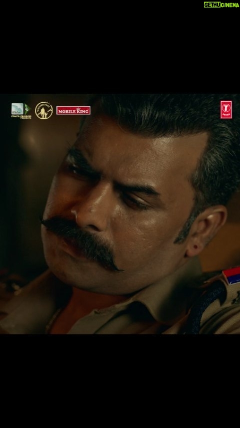 Sunny Wayne Instagram - ഇത് വരെ നിങ്ങൾ കാണാത്ത ഒരു പോലീസ് സ്റ്റോറി.. 🔥 സണ്ണി വെയ്നും ഷെയ്ൻ നിഗവും ഒന്നിക്കുന്ന വേല നവംബർ 10 മുതൽ തീയേറ്ററുകളിൽ.. Watch Pre Release Teaser : https://youtu.be/w8NcEJRBBbo?si=IxwUnNOp6Xs7E260 #VelaMovie #ShaneNigam #SunnyWayne #CynCylCellulloid #WayfarerFilms #VelaMovie #ShaneNigam #SunnyWayne #GeorgeS #SyamSasi #MSajas #CynCylCelluloid #BadushaProductions #WayfarerFilms #TruthGlobalFilms #TSeries @shanenigam786 @sunnywayn @officialaditibalan @sidharthbharathan @namritha.mv @cyncyl_celluloid @george.mammootty @sunil.singh1981 @badushanm @dqswayfarerfilms @truthglobalfilms @samad_truth @mobilekingonline @fayastm666 @p_syamsasi @sajasonline @sureshkumar.rajan @samcsmusic @tseries.official @maheshbhuvanend @binoy_thalakkulathur @rajakrishnan_mr @dhanyabalakrishnan_stylist @amalchandra409 @anvarali113 @rkvicky1990 @krishnanmohan2 #promice @pc.stunts.prabu_ @prasanth3211 @liberdadefilms @sbk_shuhaib @pratheeshsekhar @jom.v @bibinperumbilli @devadevanv @sujai_james @basil4u @viswanathanvijith @oldmonkdesign @vichu_369 @rjsoorajdoha @rebinmk @hameedali_punnakkadan_369 @velamovieofficial
