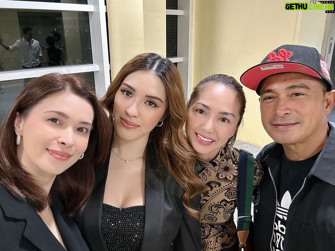 Sunshine Cruz Instagram - About last night. ☺️ Thank you @cesarbuboymontano , @maarriiaaa05 & @diegoloyzaga for always being there for our beautiful @samcruzm 🥰☺️ #family RCBC Plaza Yuchengco Tower, Ayala Avenue, Makati City