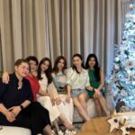 Sunshine Cruz Instagram - Merry Christmas from my family to yours 🎄❤️💚🎅🏼 #Christmas2023