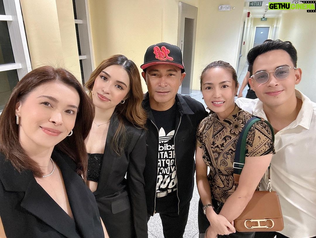 Sunshine Cruz Instagram - About last night. ☺️ Thank you @cesarbuboymontano , @maarriiaaa05 & @diegoloyzaga for always being there for our beautiful @samcruzm 🥰☺️ #family RCBC Plaza Yuchengco Tower, Ayala Avenue, Makati City
