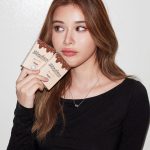 Supassra Thanachat Instagram - — @mayalensofficial — 🤎 𝙎𝙞𝙡𝙞𝙘𝙤𝙣𝙚 𝙃𝙮𝙙𝙧𝙤𝙜𝙚𝙡 𝙒𝙖𝙩𝙚𝙧 𝟲𝟬% 🤎 ” 𝙎𝙪𝙥𝙖𝙨𝙨𝙖𝙧𝙖 “ จะแมทลุคไหน งานไหน เก้าไว้ใจเลือก Mayalens ✨ เลนส์นิ่มใส่สบาย ค่าอมน้ำ 60% สวยครบจบ สะดุดทุกสายตา 👁️ เลนส์ที่เก้าใส่บ่อยที่สุด และเลิฟสุดๆ จะออกงานทั้งวันยังไง ก็ไม่ระคายเคืองตา 👀 เก้าให้ Mayalens ทั้งใจ 💖 คอนแทคเลนส์ที่นิ่ม ใส่สบาย เลนส์สุดฮิตจากเกาหลี คอลเลคชั่นใหม่ 12 รุ่นดัง โปรเจค ” On The Runway “ ——————————————— วางจำหน่ายที่ 🛍 BEAUTRIUM ทุกสาขา 🛍 Eveandboy ทุกสาขา 🛍️ Watsons ทุกสาขา 🛍 ตัวแทนจำหน่ายทั่วประเทศ ——————————————— #Mayalens #มาญ่าเลนส์ #ฝาน้ำตาล #ontherunway #ค่าน้ำ60