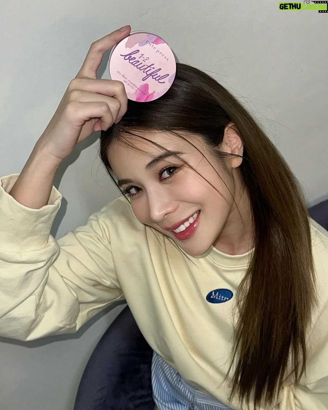 Supassra Thanachat Instagram - You glow differently when you’re actually happy.💘🌈 #แป้งเปลึ่ยนผิว หน้าไม่ดรอประหว่างวัน แถมคุมมันทั้งวันก็เอาอยู่ ☀️ เก้าพกติดกระเป๋าไปด้วยทุกที่! ช็อปได้ที่ @cute_press💖 ทุกสาขาทั่วประเทศและตัวแทนจำหน่าย!🛒 #CutePress #แป้งเปลี่ยนผิว #สวยได้ในตลับเดียวกัน