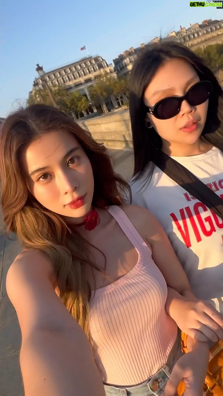 Supassra Thanachat Instagram - 💖เมื่อบอกให้เพื่อนทำตัวเฟียส .. แต่เพื่อนไม่เข้าใจ😂😮💨 @newtron_bw Paris, France