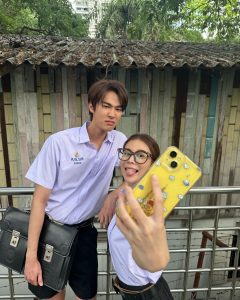 Supassra Thanachat Instagram - 💖👦🏻👧🏻Have you seen Episode 7? 😝 @dew_jsu #BTS #FacelessloveEp7 #Facelesslove #PrimeTH #GMMTV *Ps. The second picture is not my phone!😂*