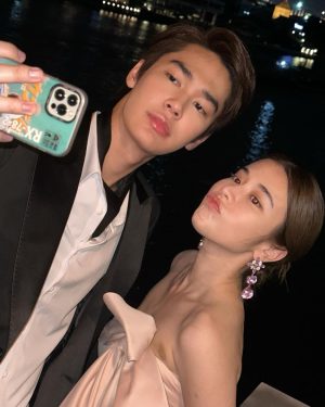 Supassra Thanachat Instagram - 💩🦒 The memories..💭
#FacelessloveEp2
#facelessloveรักไม่รู้หน้า 

ทุกวันพุธ-พฤหัสบดี เวลา 00.00 น. (คืนวันอังคาร-พุธ) 
ดูได้แล้วทาง Prime 
#PrimeTH #FacelessLove
#GMMTV