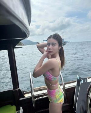 Supassra Thanachat Instagram - 🏝️🐢🩷 Bare face & the sea 🌊🧜🏻‍♀️🫶🏻

🛶 @thejourney_kohta0