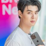 Suppapong Udomkaewkanjana Instagram - รูปล่าสุดวันนี้ โพสต์จาก #iPhone15Truedtac5G นะ อิอิ เซ้นต์ได้เป็นหนึ่งในกลุ่มแรกที่ได้รับเครื่องที่ True Branding Shop ICON SIAM เมื่อเช้าใครได้ดู Live บ้าง เม้นมาหน่อย iPhone ใหม่เครื่องนี้จะเร็วแรงกว่า เพราะใช้งานบนเครือข่าย 5G No.1 Thailand Best Network พร้อมใช้เต็มที่ไม่มีสะดุด กดดูโปรพิเศษเพื่อลูกค้าทรู ดีแทค ได้ที่ Facebook TrueMove H นะครับ #BetterTogetheriPhone15 #iPhone15Truedtac5G #newiphone #iPhone15 #Saint_sup #MingEr True Branding Icon Siam