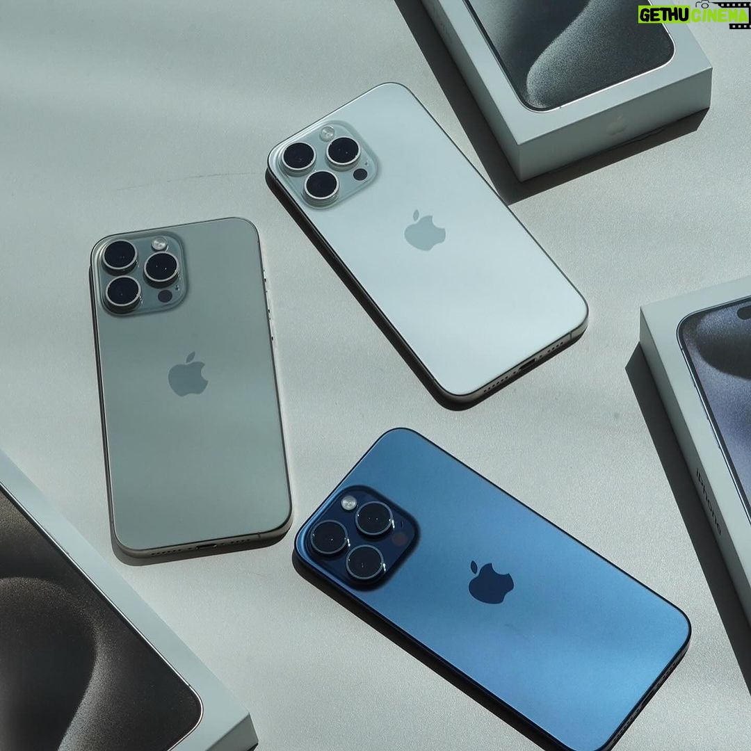 Suppapong Udomkaewkanjana Instagram - รูปล่าสุดวันนี้ โพสต์จาก #iPhone15Truedtac5G นะ อิอิ เซ้นต์ได้เป็นหนึ่งในกลุ่มแรกที่ได้รับเครื่องที่ True Branding Shop ICON SIAM เมื่อเช้าใครได้ดู Live บ้าง เม้นมาหน่อย iPhone ใหม่เครื่องนี้จะเร็วแรงกว่า เพราะใช้งานบนเครือข่าย 5G No.1 Thailand Best Network พร้อมใช้เต็มที่ไม่มีสะดุด กดดูโปรพิเศษเพื่อลูกค้าทรู ดีแทค ได้ที่ Facebook TrueMove H นะครับ #BetterTogetheriPhone15 #iPhone15Truedtac5G #newiphone #iPhone15 #Saint_sup #MingEr True Branding Icon Siam
