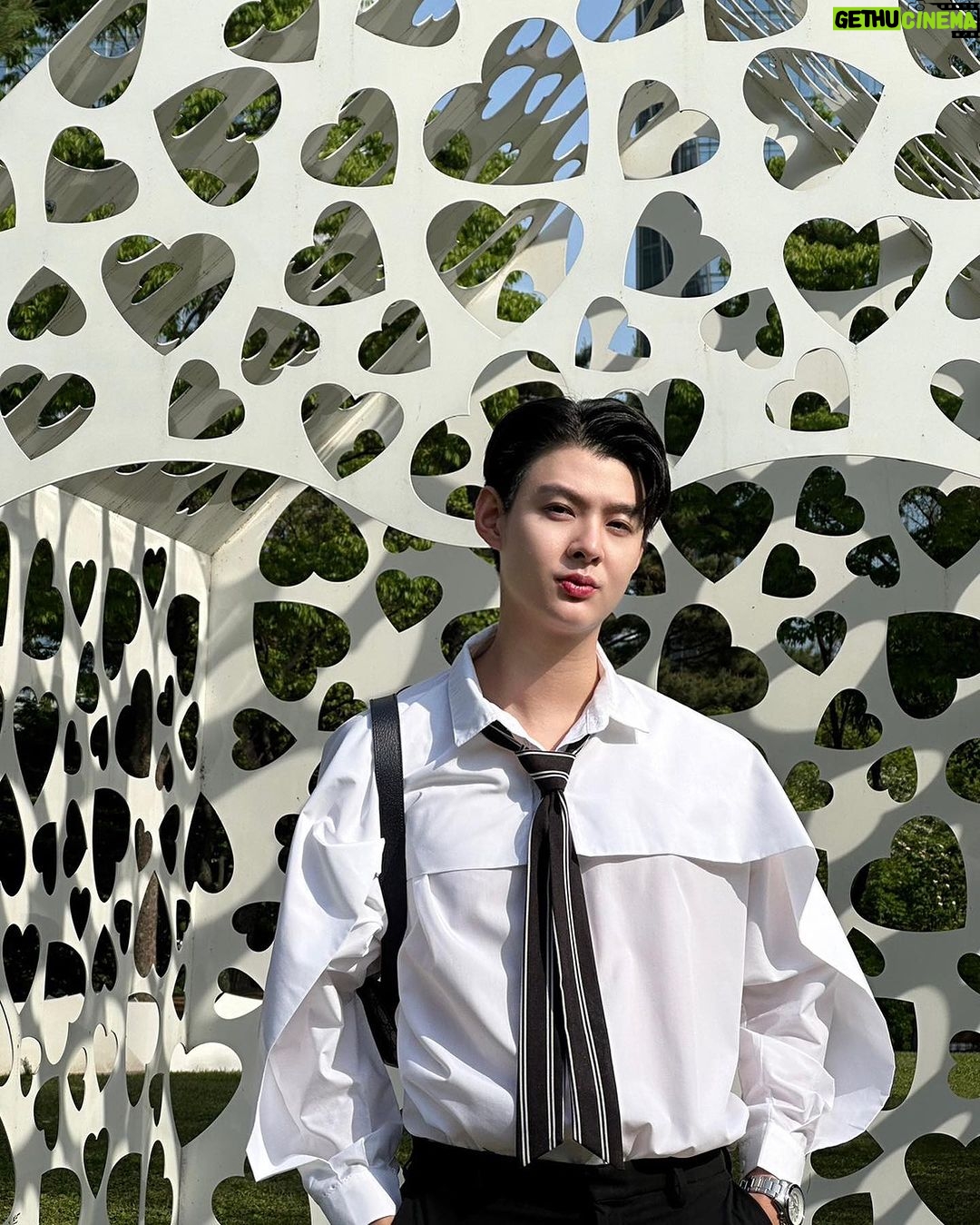Suppapong Udomkaewkanjana Instagram - 인생을 마음껏 누려라 😁 #Saint_sup #MingEr Korea
