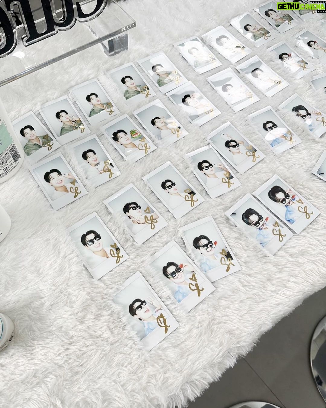 Suppapong Udomkaewkanjana Instagram - ฝนตกให้หาที่พัก ⛈️ แต่ถ้าอยากได้ที่รัก ให้ทักมาหาเรา 😘🥰 ไลฟ์เมื่อวานนี้สนุกม้ายย ขอบคุณทุกคนที่เข้ามาจอยกันนะครับ😍 และสำหรับใครที่อยากหาตัวช่วยเสริมความแข็งแรงให้กับผิว ในช่วงหน้าฝนแบบนี้ ลองหา Curel มาใช้ดูได้เลยครับ 💙 ✨ แอบกระซิบ Special Set มูลค่า 2,112 บาท พร้อมรับฟรี!! Exclusive แก้วน้ำเก็บความเย็น + Griptok สุดคิ้วท์ ยังมีให้ช้อปน้า ที่ Line OA : @Kaosmileclub https://bit.ly/3qdXJqA #เซ้นต์มั่นใจใช้Curel #CurelThailand #CurelxSaintsup #Saint_Sup #MingEr