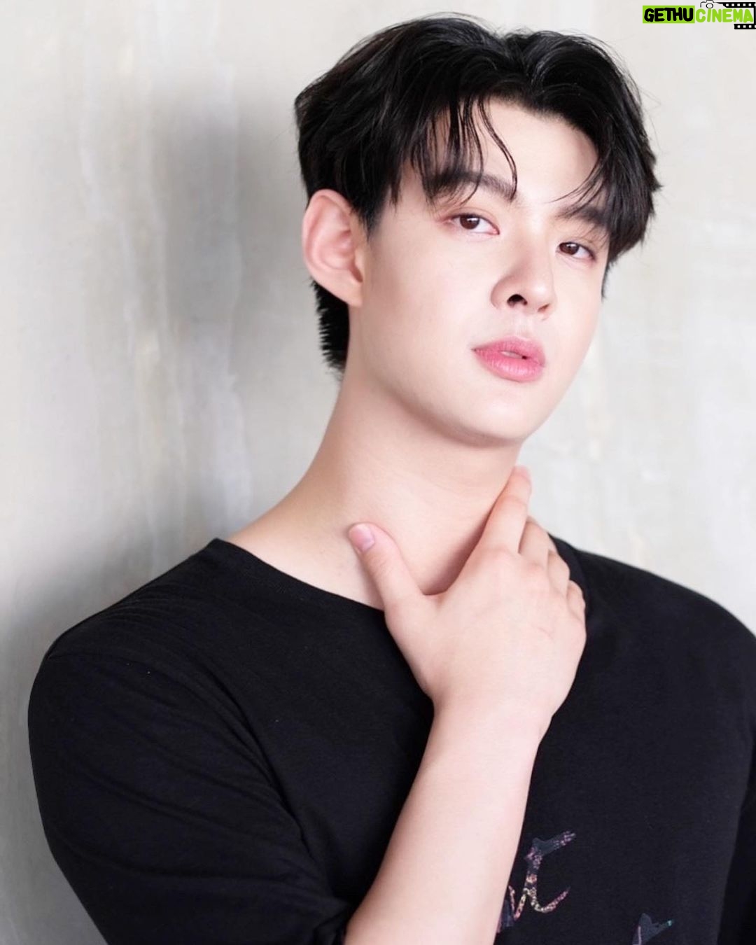 Suppapong Udomkaewkanjana Instagram - ไม่มีหรอก "เราชนะ" มีแต่ "เราชอบนะ" เธอชอบไหม #Saint_sup #MingEr