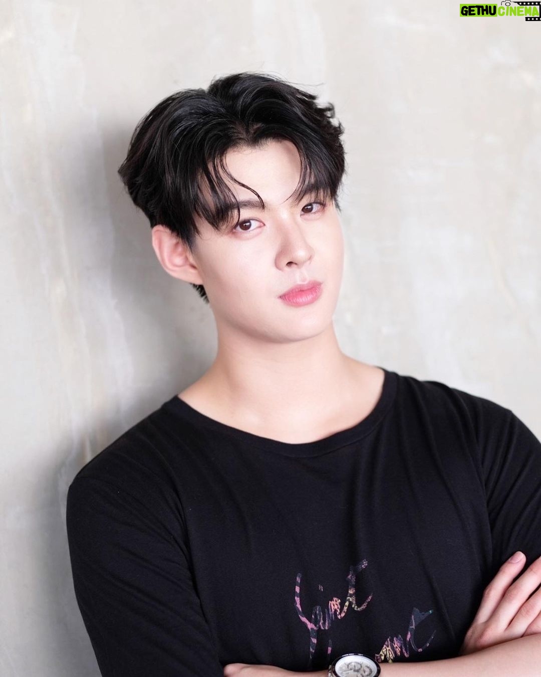 Suppapong Udomkaewkanjana Instagram - ไม่มีหรอก "เราชนะ" มีแต่ "เราชอบนะ" เธอชอบไหม #Saint_sup #MingEr