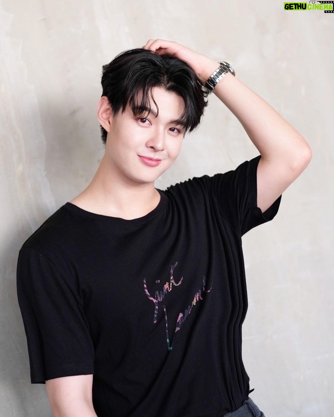 Suppapong Udomkaewkanjana Instagram - ไม่มีหรอก "เราชนะ" มีแต่ "เราชอบนะ" เธอชอบไหม #Saint_sup #MingEr