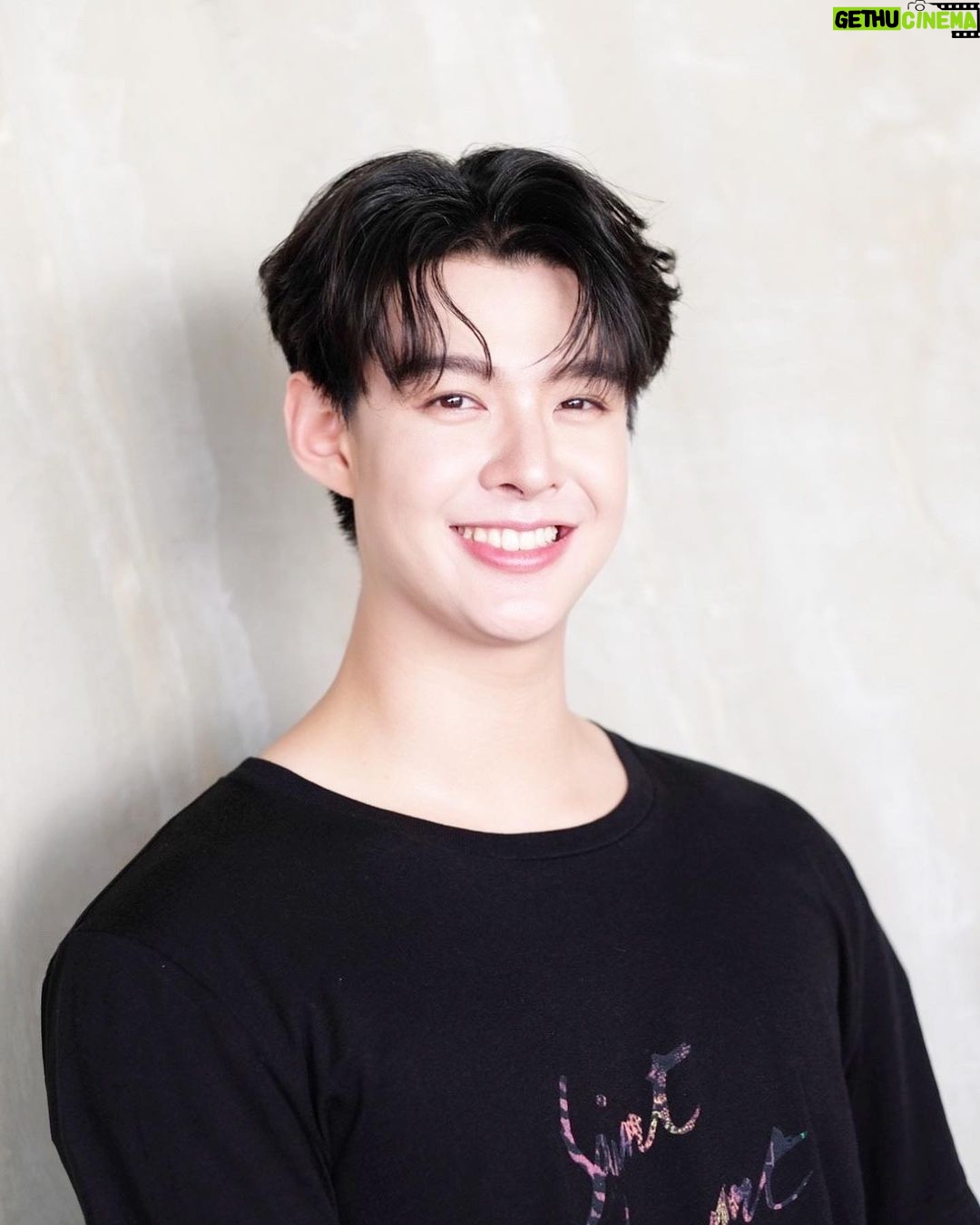 Suppapong Udomkaewkanjana Instagram - ไม่มีหรอก "เราชนะ" มีแต่ "เราชอบนะ" เธอชอบไหม #Saint_sup #MingEr