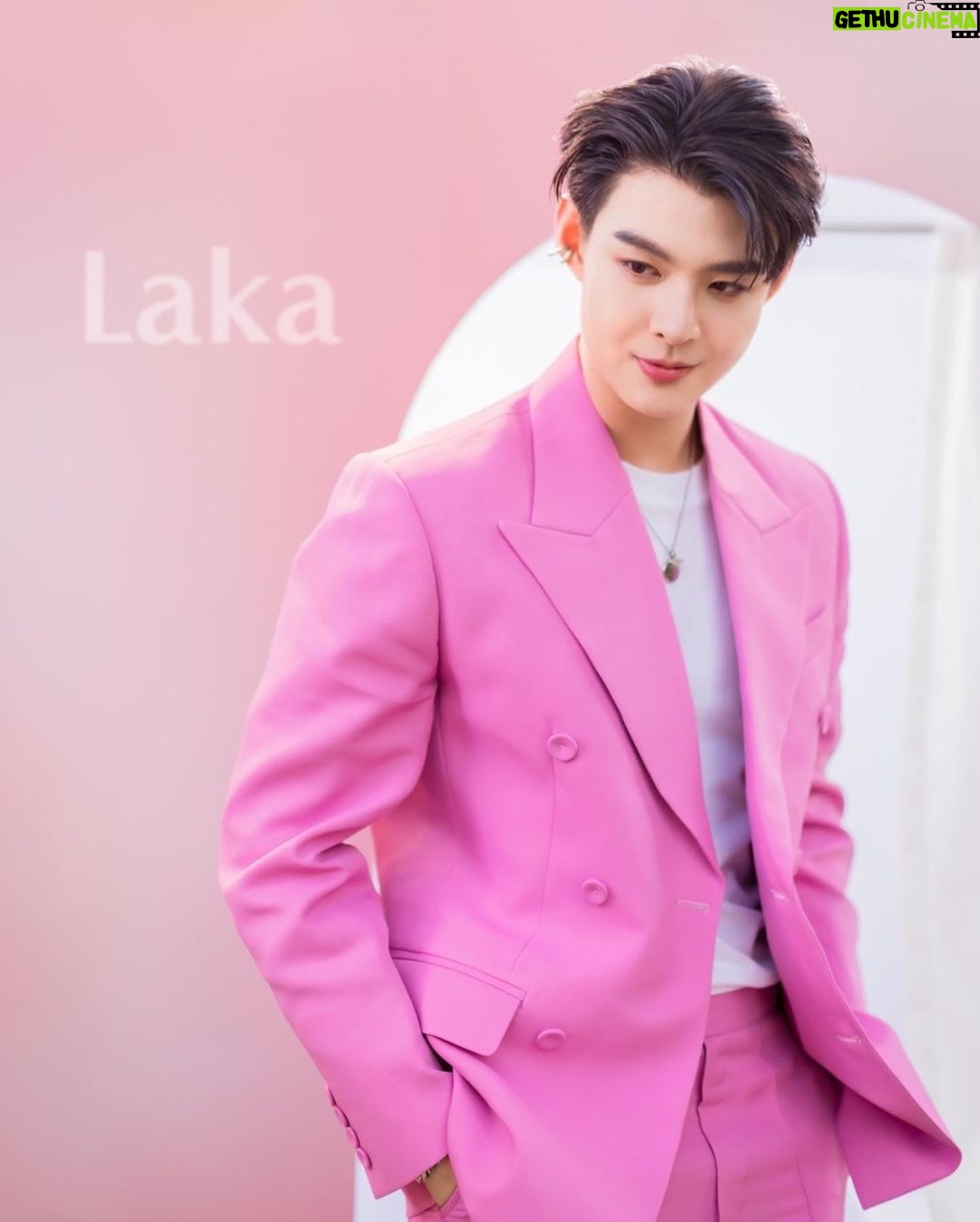 Suppapong Udomkaewkanjana Instagram - วันเสาร์ที่ผ่านมาเซ้นต์ได้มีโอกาสร่วมงานกับ Laka แบรนด์เครื่องสำอางไม่จำกัดเพศแบรนด์แรกในเกาหลีที่มาในคอนเซ็ปต์ Color is meant to be for everyone. ตอนนี้มีวางขายหน้าร้านอยู่ที่ Firster Siam Square ที่เดียวเท่านั้น #Laka #LovemeLoveLaka #LakaXFirster #Saint_Sup #MingEr